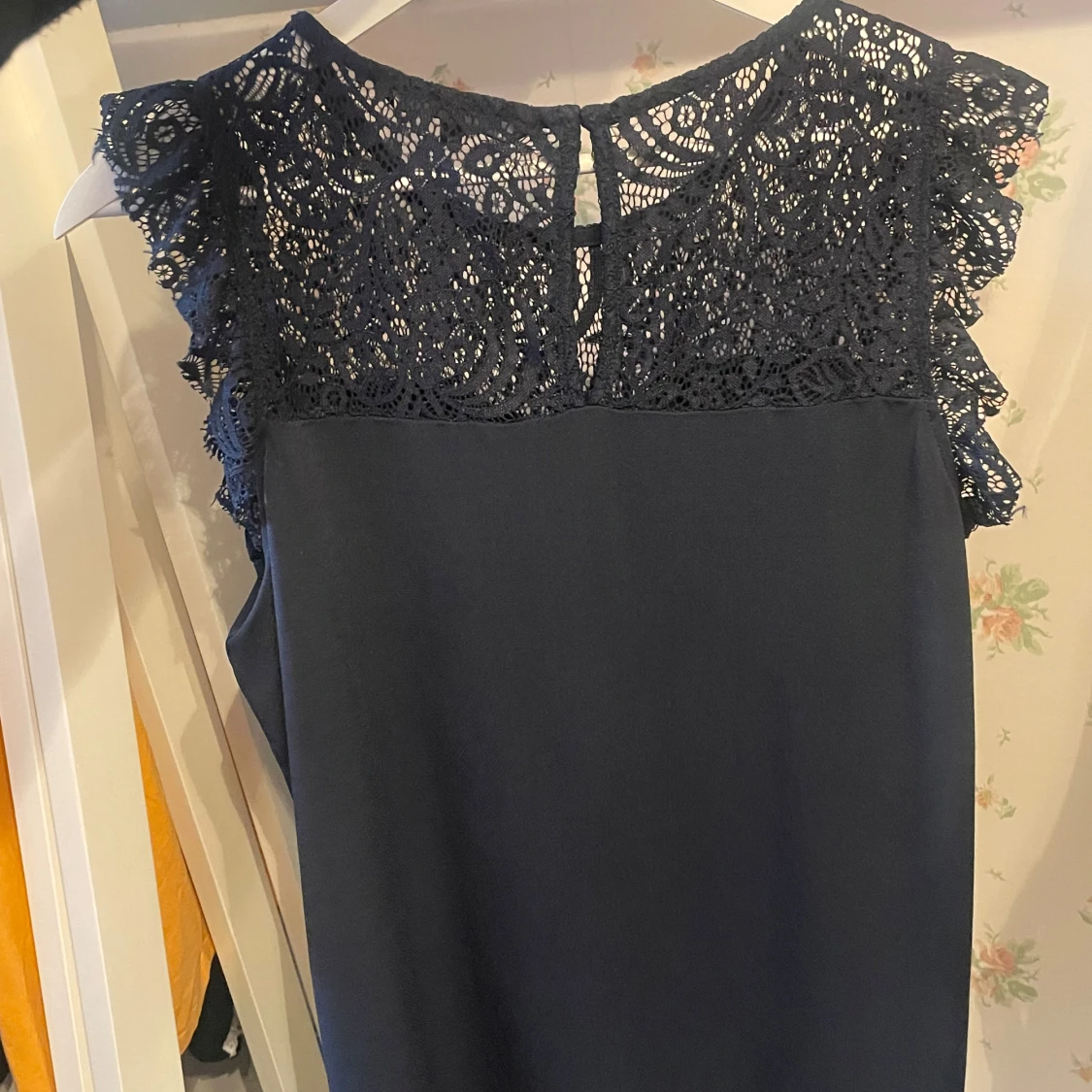 Marinblå spets blus från Vero Moda - 1