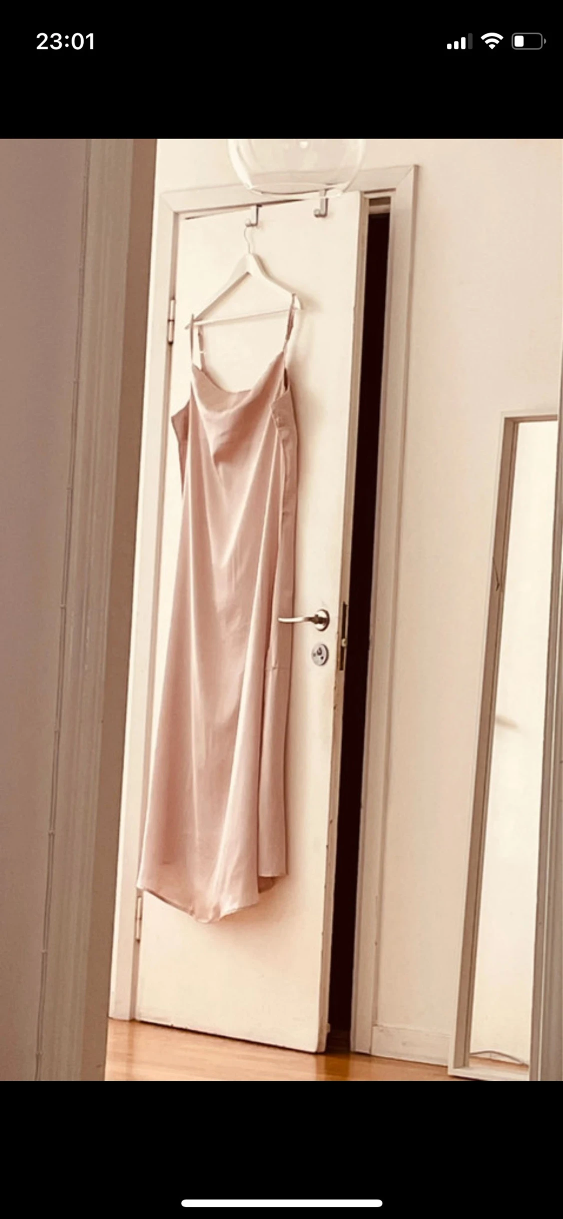 Oanvänd långklänning  - 3