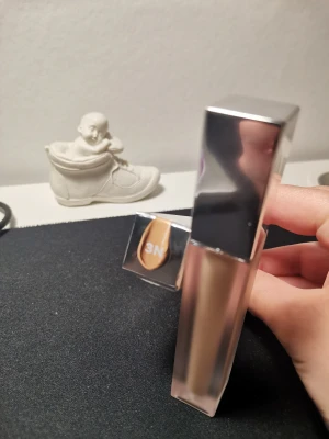 Caia concealer  - Ny Caia it's iconic concealer i färgen 3N, oanvänd. Säljer då jag köpte fel färg (endast öppnad förpackning) 