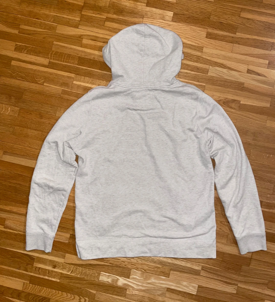 Grå Hollister hoodie med tryck - 2