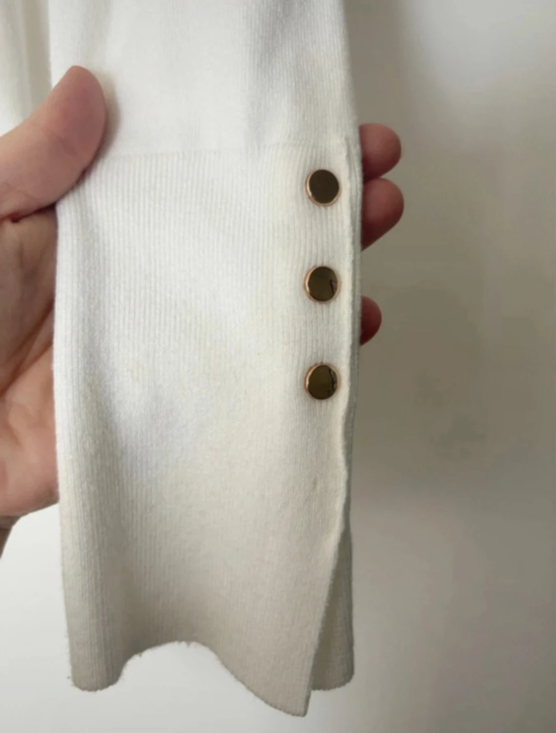 Vit långärmad stickad tröja med knappar - 3