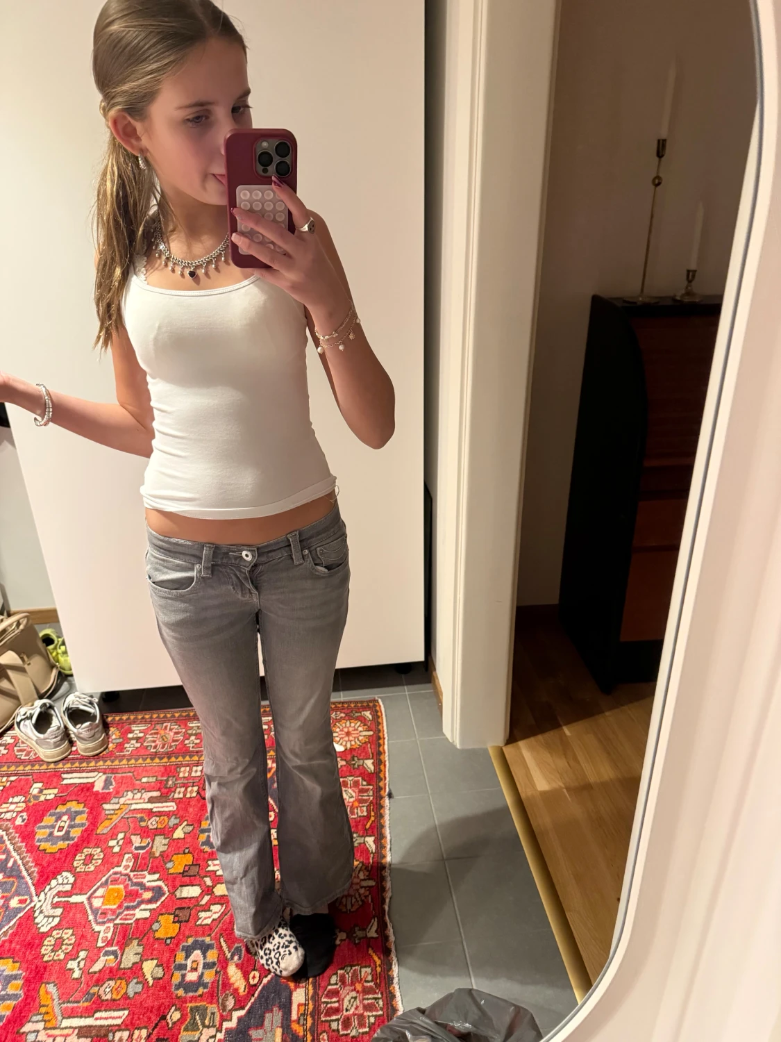 Grå bootcut jeans med låg midja