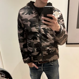 Colmar reversible kamojacka - Colmar jacka | inga skador | sitter bra på mig med storlek M men passar nog även mot L då den är lite stor i storlek