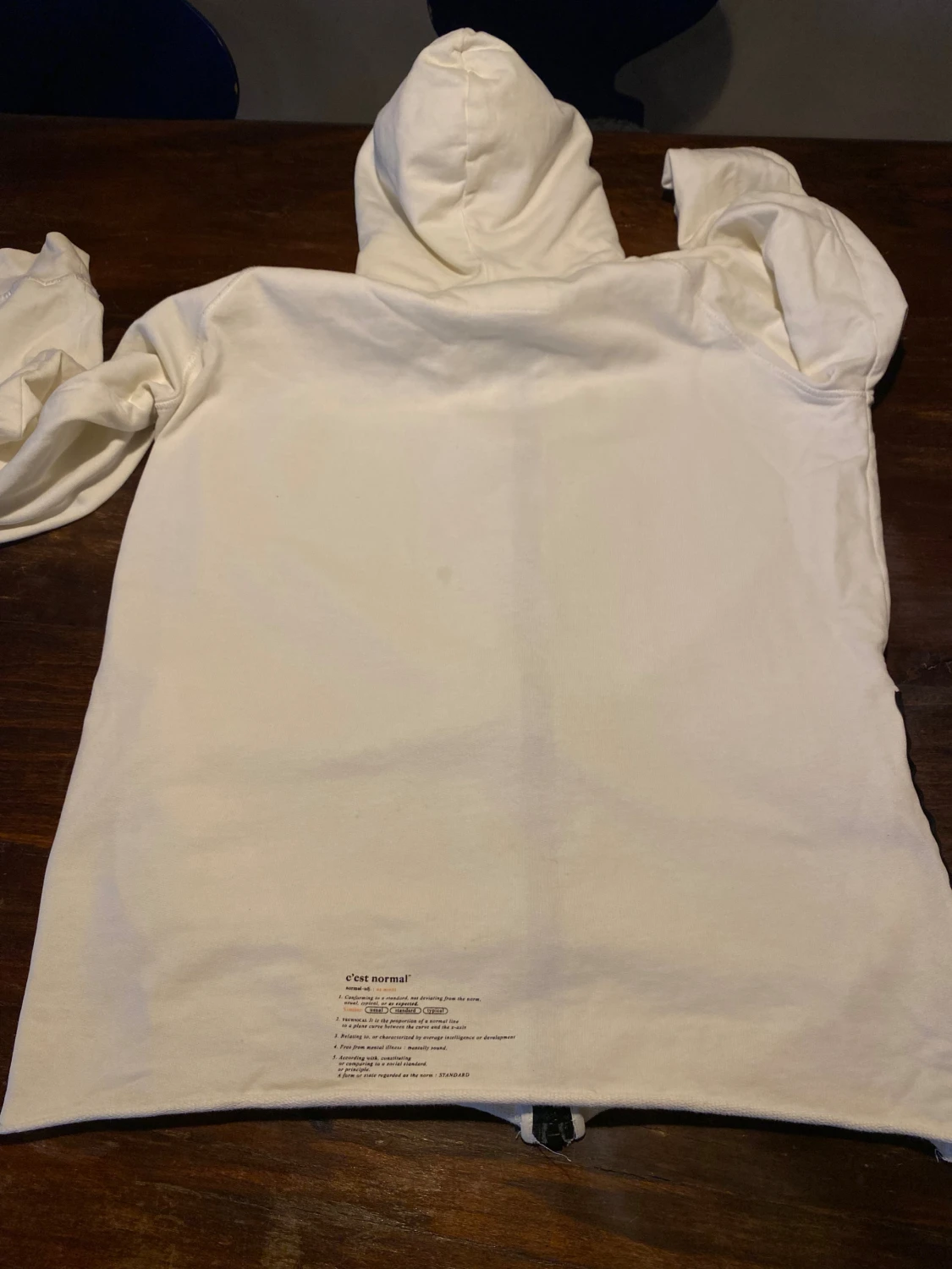 Vit hoodie från C'est Normal - 4