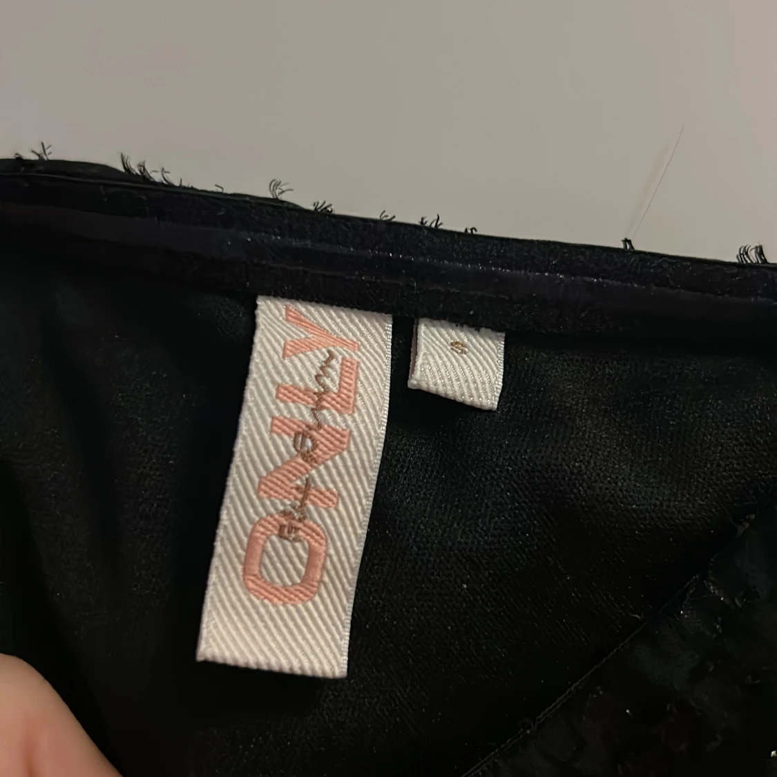 Svart glittrig oneshoulder-top från ONLY - 1