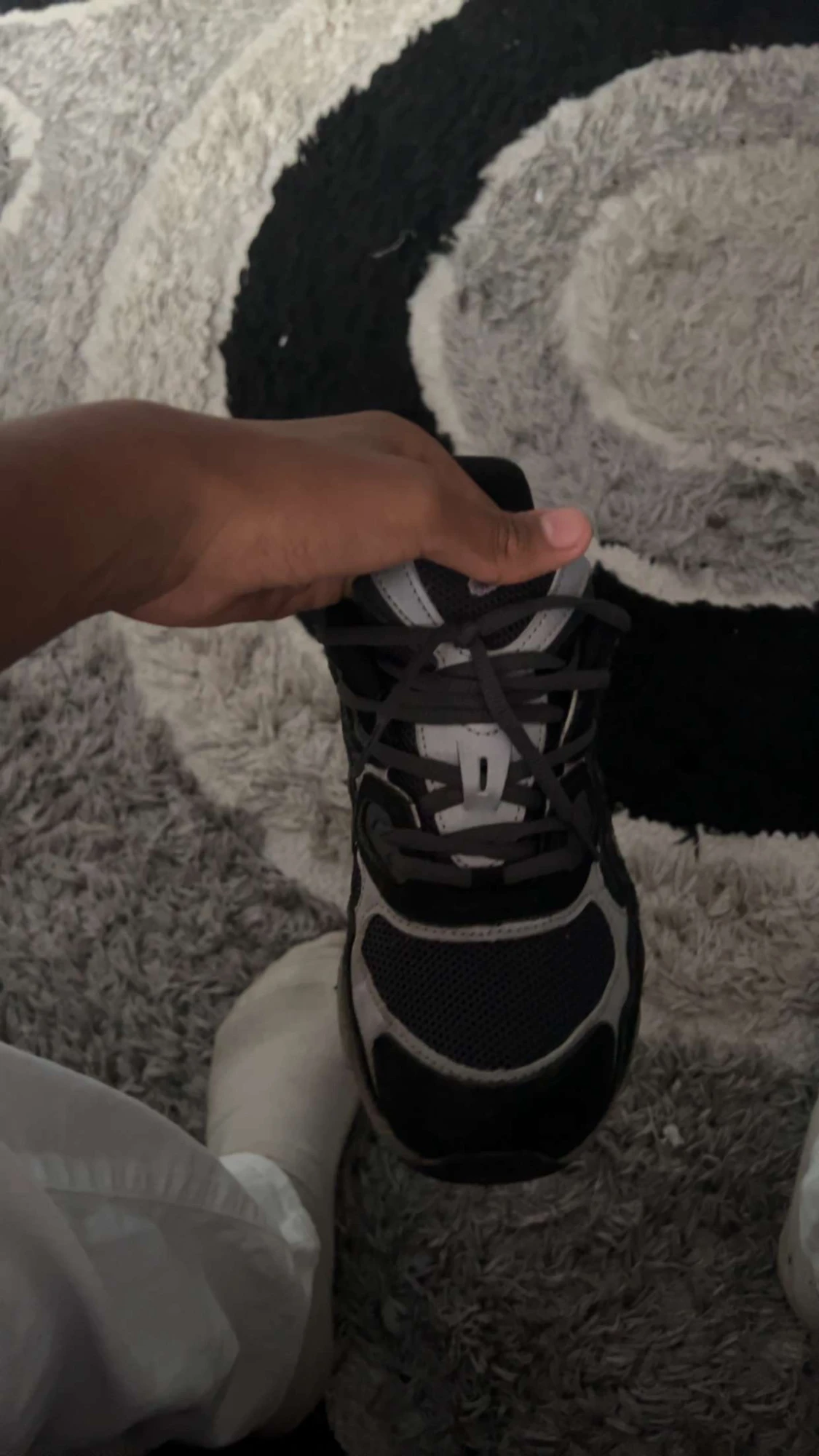 Svarta Asics sneakers strl 40.5 - 1