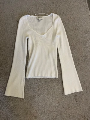 Vit topp - Jättefin vit topp. Sparsamt använd 