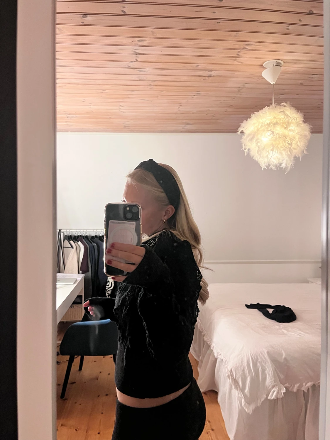 Svart tröja med volang och spets från Zara  - 1