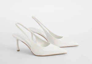 Pumps - Vita slingback pumps från boohoo. Aldrig använda, endast testade. 
