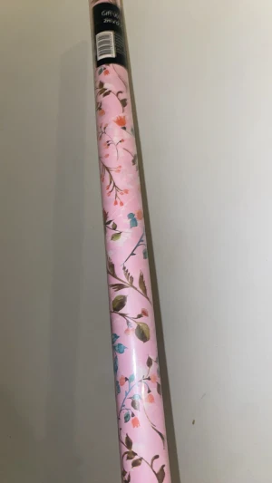 Presentpapper  - Säljer presentpapper helt ny 