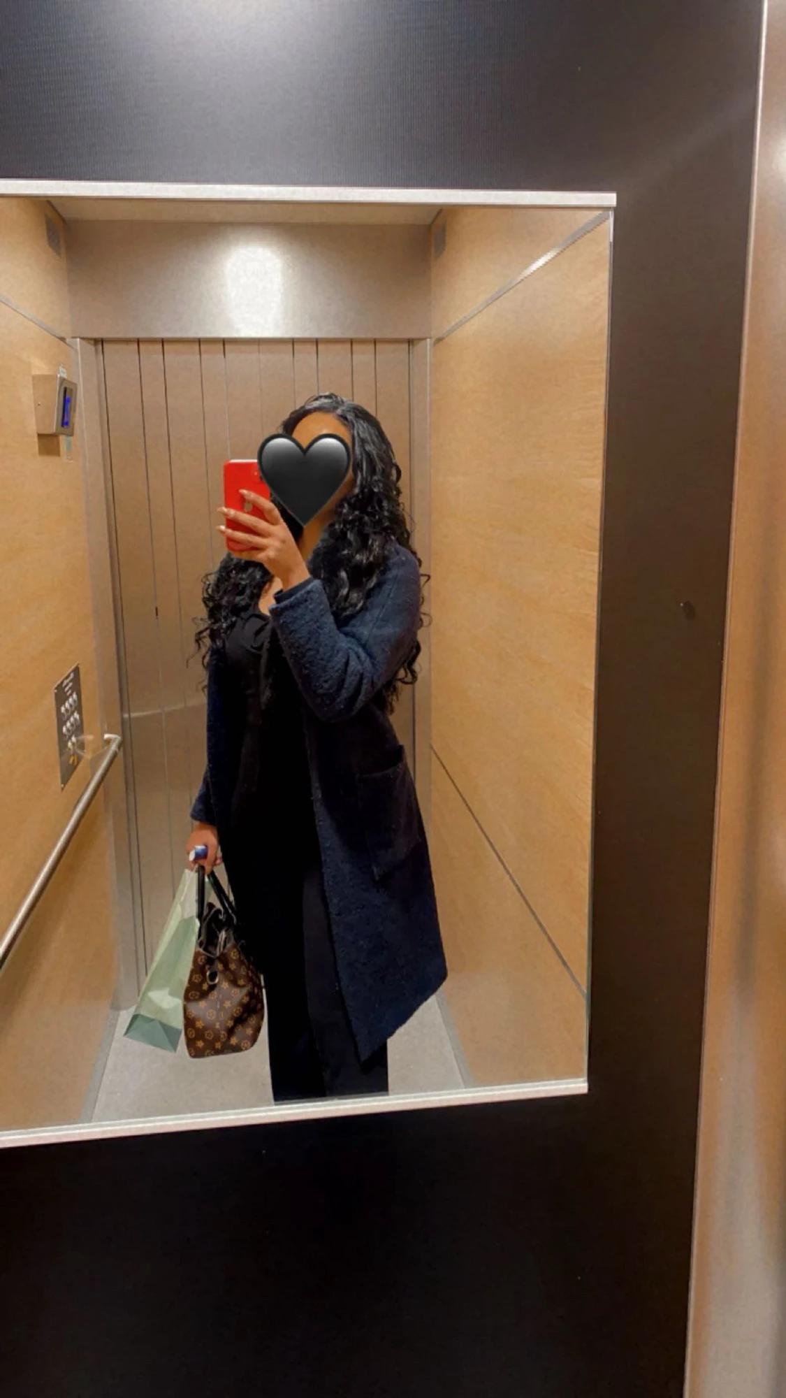 Marinblå kappa, Noisy May - 1