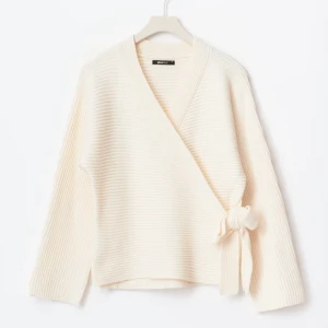 Gian tricot kofta  - Helt ny kofta från Gina, aldrig använd, pris lappen är kvar, helt slutsåld! Nypris 499 