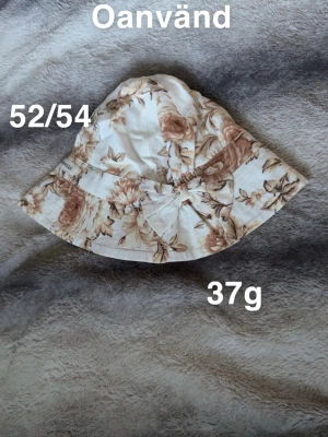 Newbie solhatt - Oanvänd. Storlek 52/54. Har två likadana. Den andra ligger i en egen annons