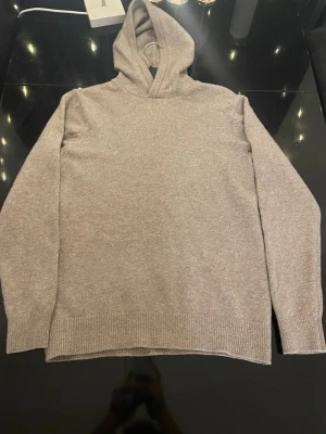 Merinoull hoodie - Vailent hoodie i merinoull, storlek XS. Köpt för ca 800 kr men säljs för 559 kr då den inte passar längre. Fint skick.