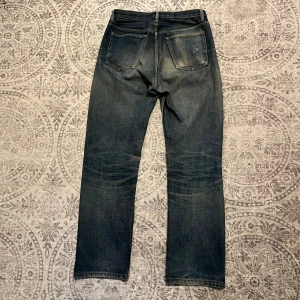APC Selvedge jeans - Säljer dessa A.P.C selvedge jeans med feta fades, w28, straight/regular fit 98cm längd, 37cm midja, 18cm benöppning 