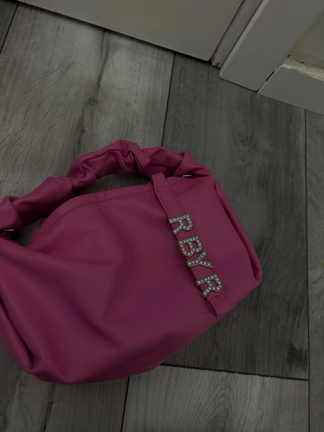 Rosa axelväska från RBYR