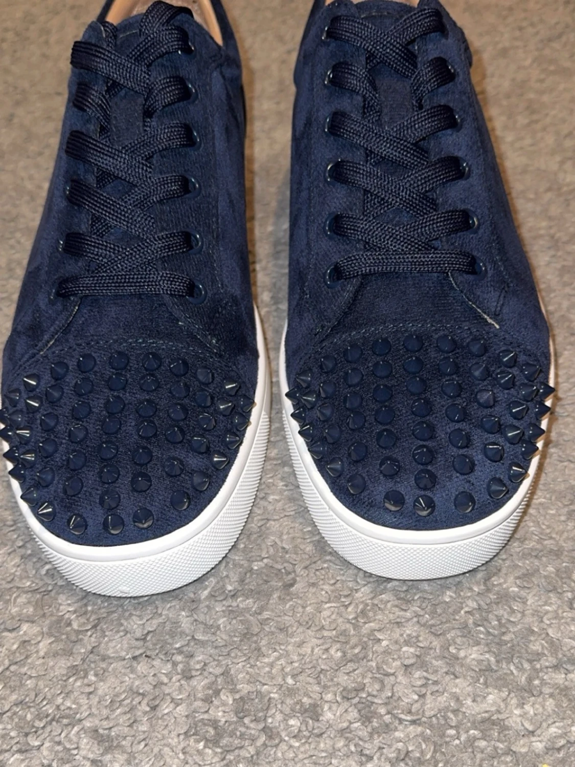 Marinblåa mocka skor med röd undersida - 3