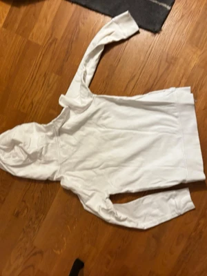 Tommy Hilfiger hoodie  - Den är att ganska tunt sommar plagg