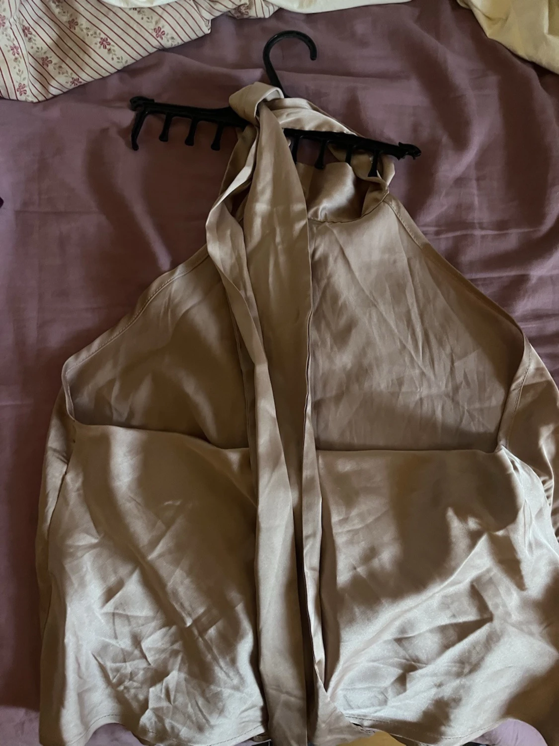 Beige halterneck topp i satin - 1