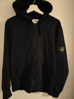 Stone Island  - Stone Island tröja storlek M, mycket bra skor självklart äkta 