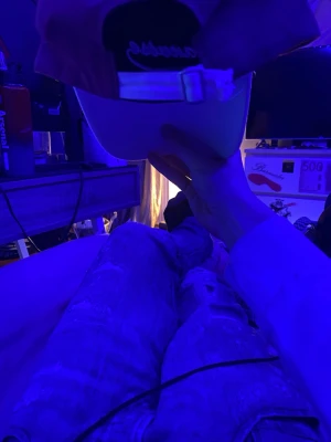 Vinröd keps - Säljer en stilren keps enkel och matcha med och jävligt snygg