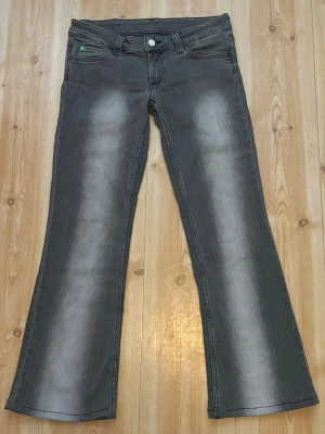 Lågmidjade bootcut jeans  - Lågmidjade bootcut jeans från Cheap Monday 🤍
