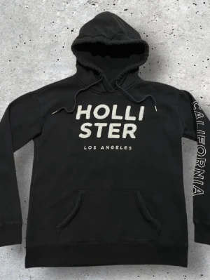 Hollister hoodie  - Säljer denna feta hollister🔥✅ hoodie använd endast för test Tyvär för liten för mig pris går att diskutera vid fundering hör av dig 👍😁