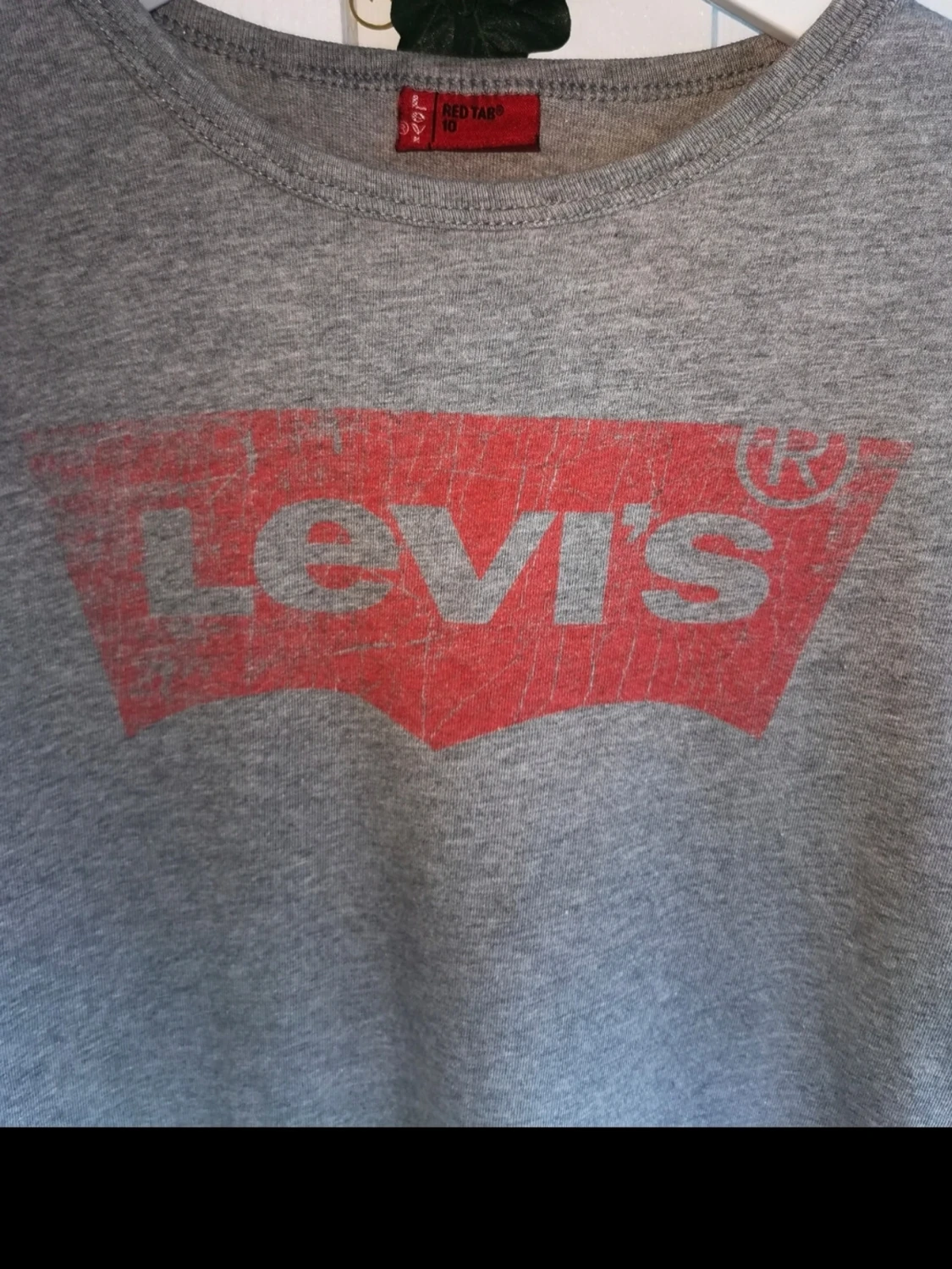 Grå långärmad Levi's tröja storlek 140 passar 10 år - 4