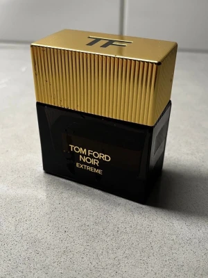 Tom Ford Noir Extreme 50ml - Tom Ford Noir Extreme Eau de Parfum, 50 ml. Tillverkad i Schweiz. Lyxig och stilren parfym som sticker ut med sin exklusiva design och känsla. Ord 1700:- säljs 850:- 