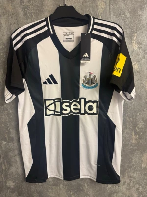 Newcastle Isak - storlek M - Helt ny, storlek M