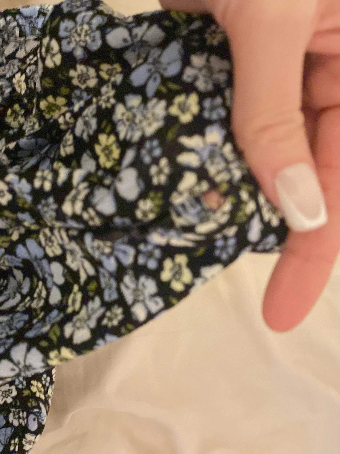 Blommig svart klänning från DIVIDED - 1