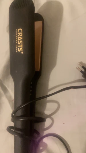 Plattång  - Plattång vet inte vart den är ifrån men har en värme på 160-220 funkar jätte bra men säljer för jag har för många 