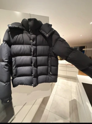 Moncler vezere - Helt ny!                                                                                Passar även m