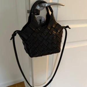 Cala jade väska  - Svart cala jade väska i den lilla modellen, använd men i fint skick 