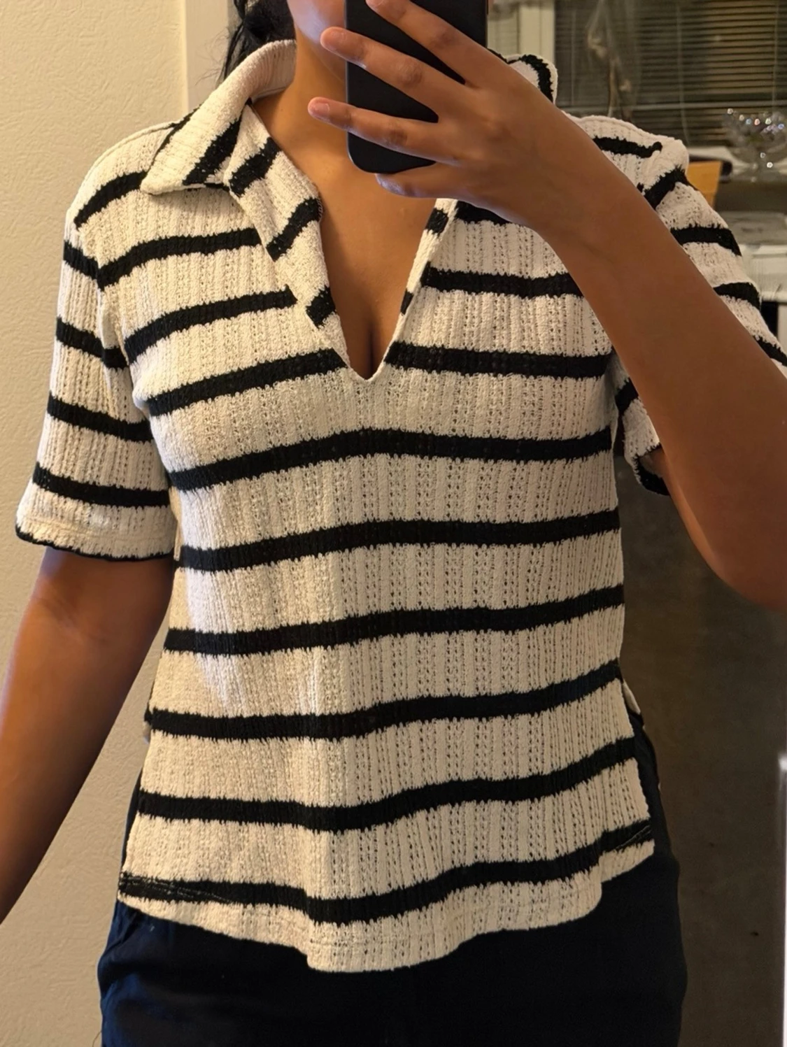 Randig stickad polotopp med krage