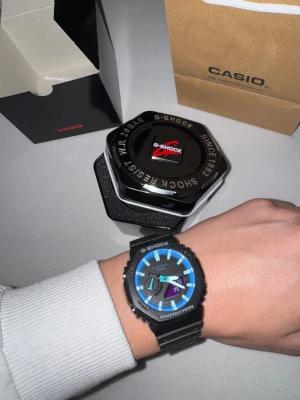 CasiOak Casio G-Shock GA-2100 - Enkel och snygg Gshock klocka. Passar både till vardags och när man tränar. Kommer komplett med original förpackning
