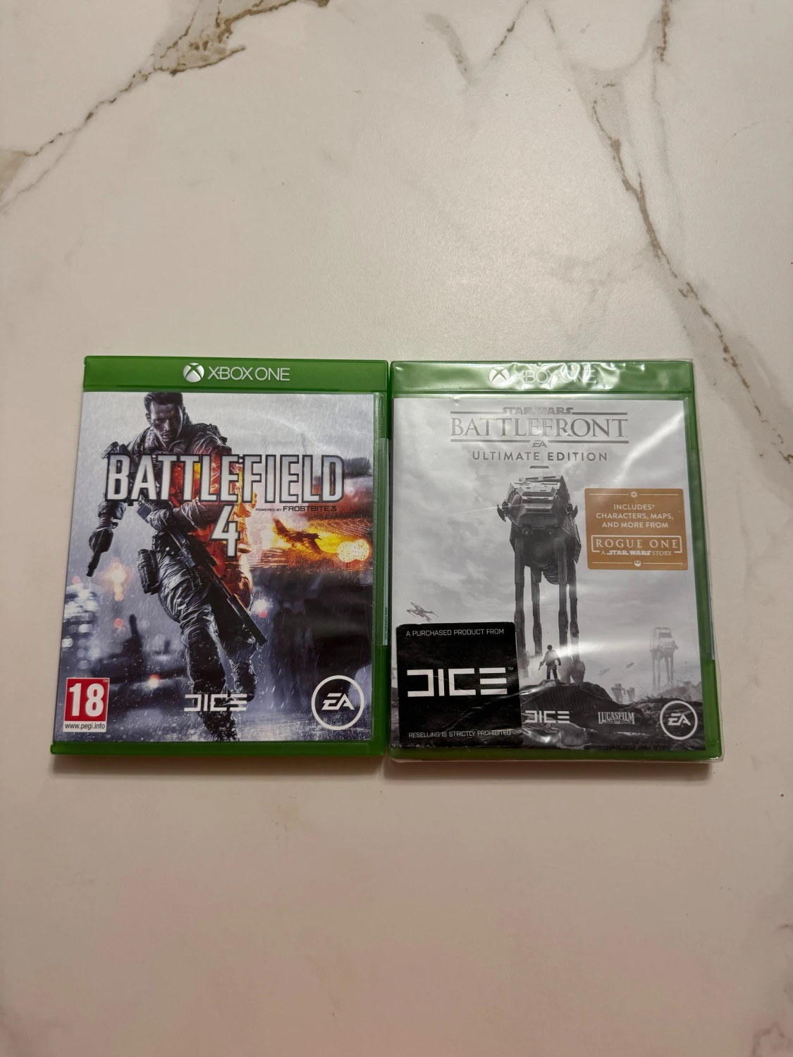 Spel för xbox one (battlefield 4 och battlefront 1)