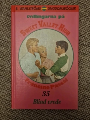 Tvillingarna på Sweet Valley High 35: Blind vrede - Dramatik på Sweet Valley High! Vänskap, ilska och konflikter ställs på sin spets när Aaron förändras och hamnar i bråk. Elisabeth försöker hjälpa, men ingen går säker från den blinda vreden. Perfekt för dig som gillar spännande ungdomsberättelser!