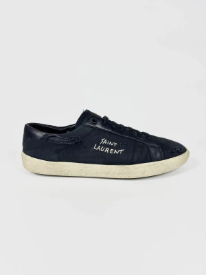 Saint Laurent Court Classic skor - | Säljer ett par Saint Laurent Court classic sneakers i gott använt skick. | Storlek: 45. | Dustbag ingår.  Hör av dig vid frågor eller fundering.