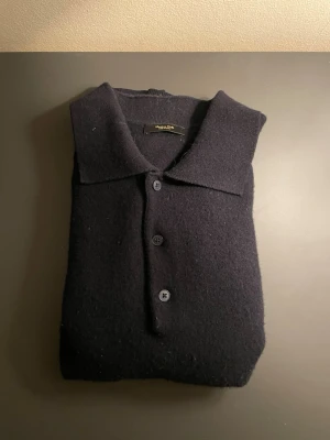 Massimo dutti tröja  - Massimo dutti i strl S (sitter som xs), bra skick utan skador, mitt pris 400, skriv vid minsta fråga!⭐️