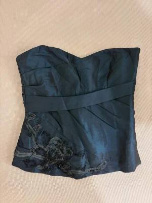 Detaljerad korsetttopp - Säljer denna jätte fina korsett topp med unika detaljer från karen millen i superbra skick🙏🏻🤗