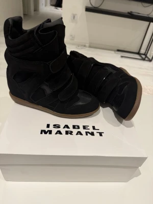 Isabel Marant womens black winter shoes 39 - Brand new! Comes with box and is size 39. 100% guaranteed authenticity🫶🏻 We ship all over scandinavia