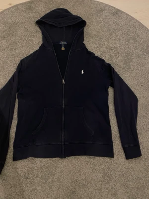 Ralph louren  - Snygg Ralph louren hoodie jätte fina skick har inte använt mycket hör av er för bilder/frågor!
