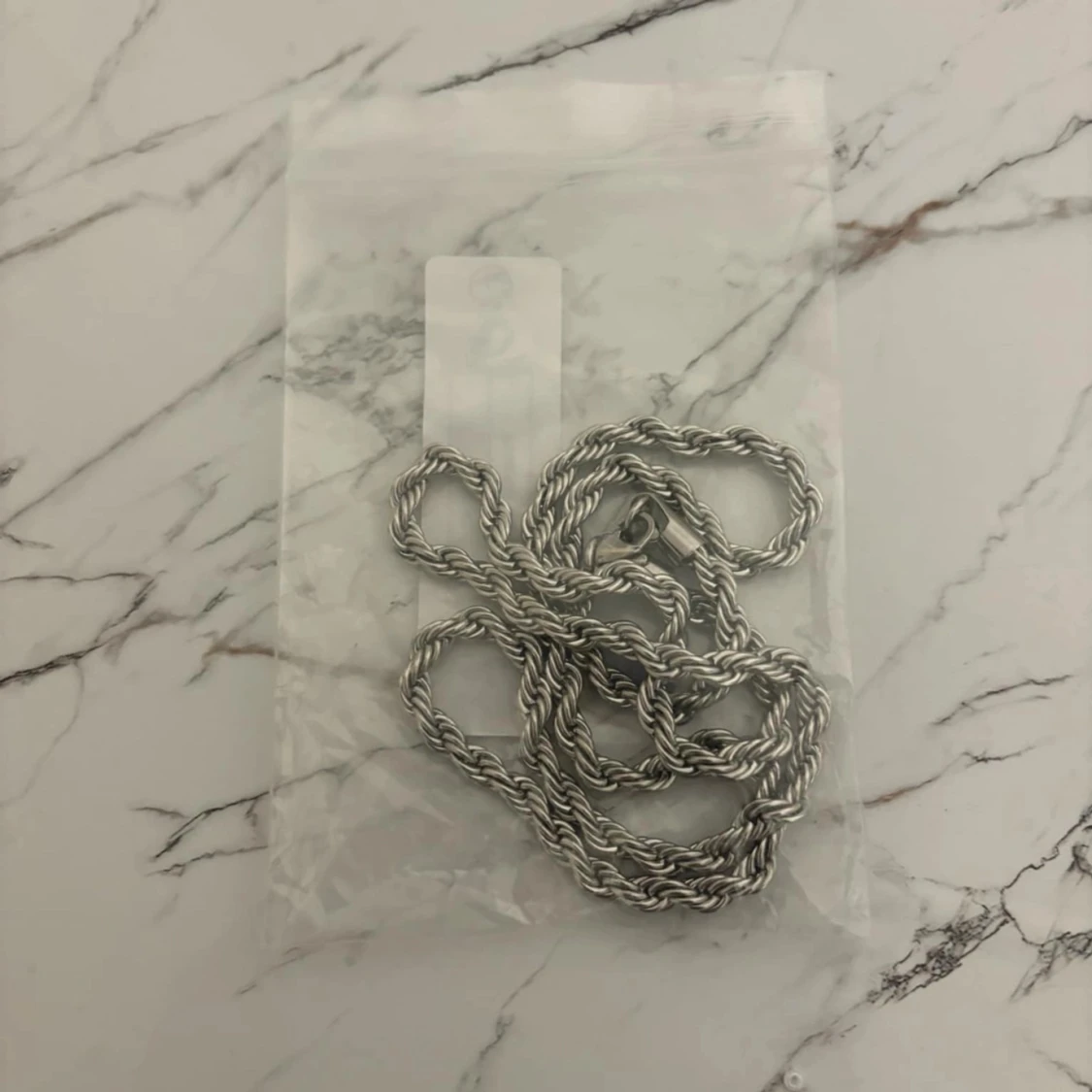 Silverfärgat halsband - 92