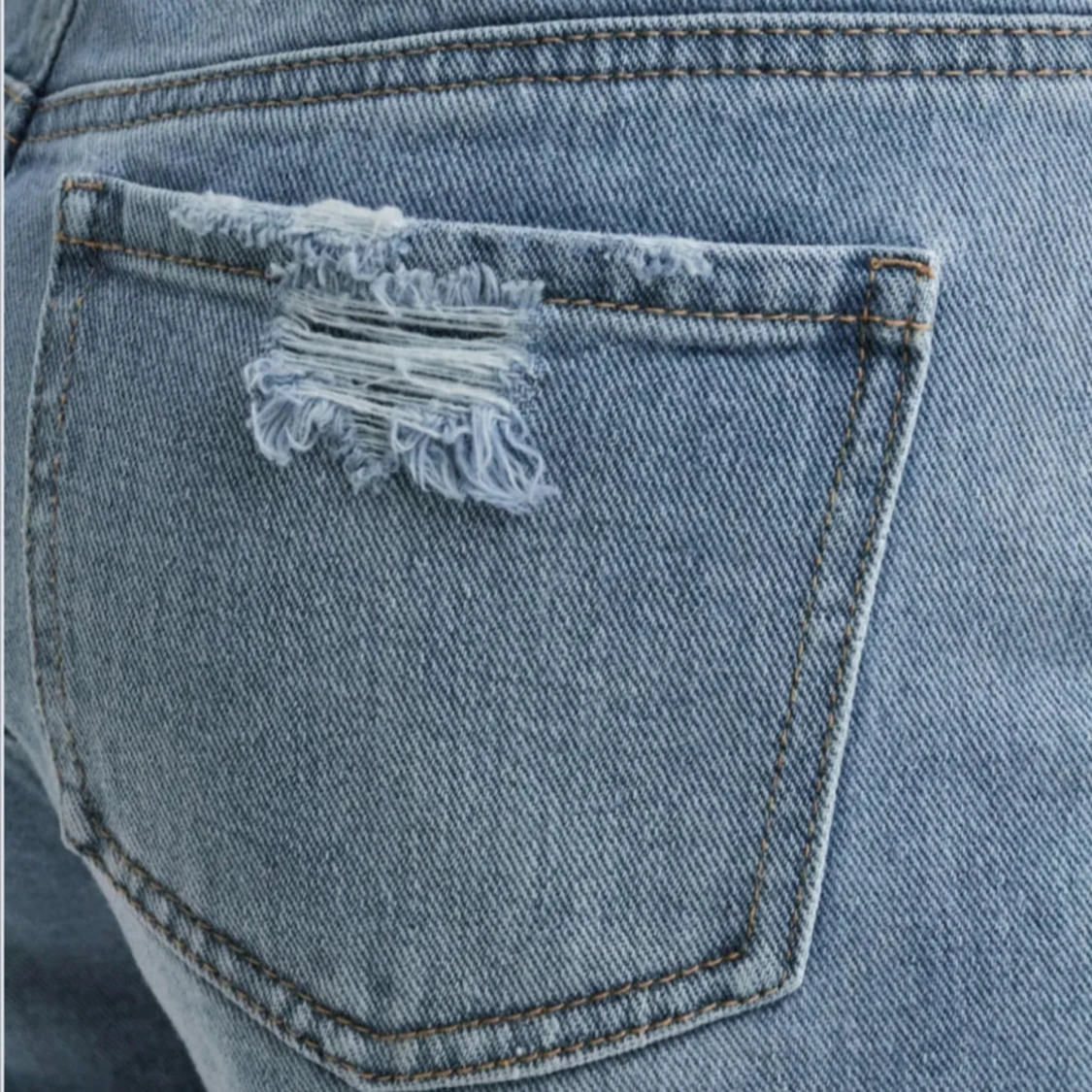 Ljusblå jeansshorts med fransad kant - 1