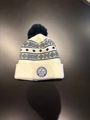 Leksand mössa  - Leksandmössor nytt skick har två st 