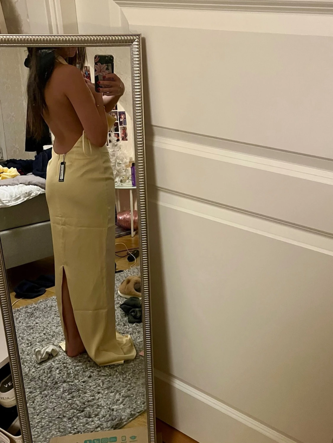 Gul  långklänning i satin - 1