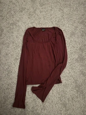 Soft touch tröja - Slits på ärmarna, inga defekter