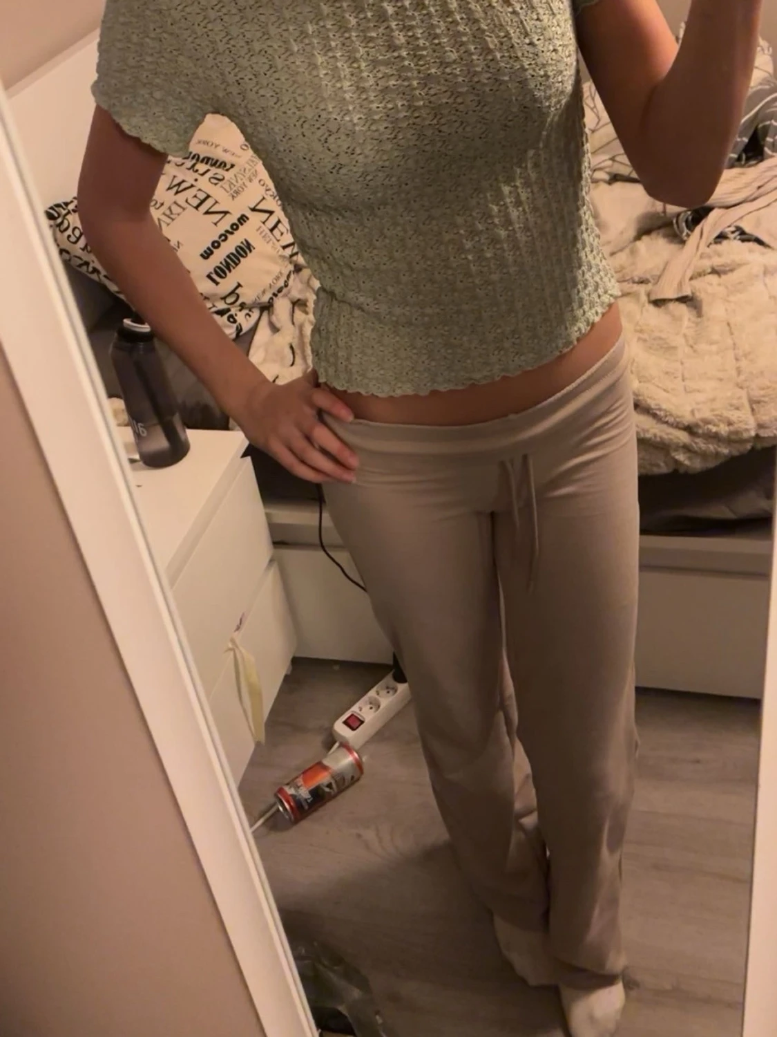 Ljusgrön ribbad topp från AWARE