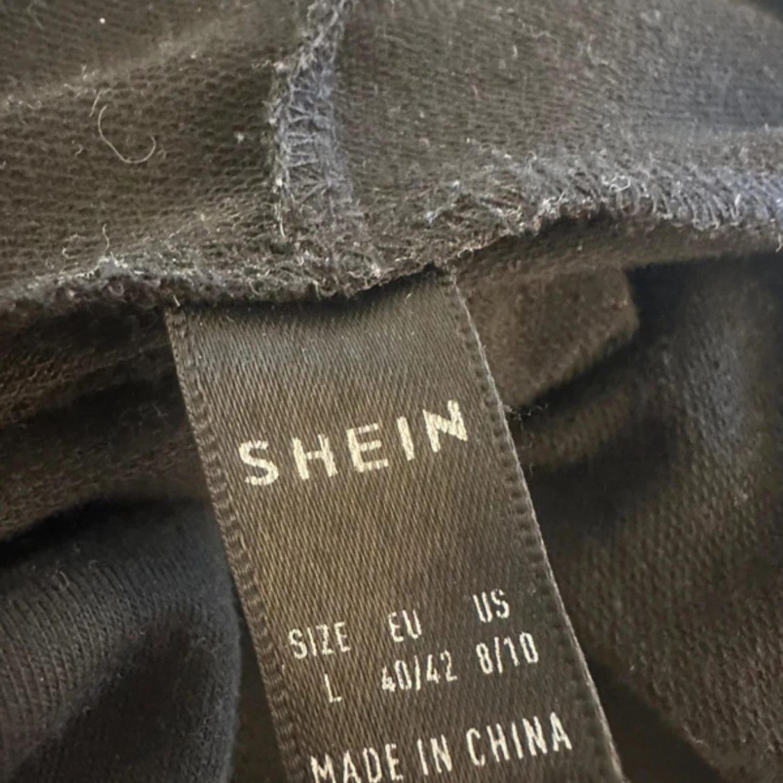 Svart croppad hoodie från SHEIN - 3